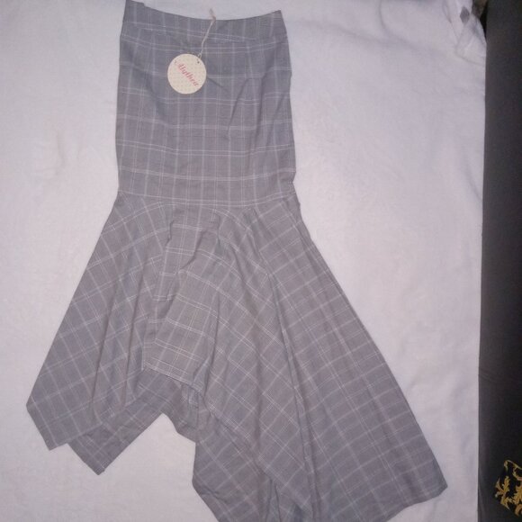 Asymmetrical Skirt - Picture 1 of 3